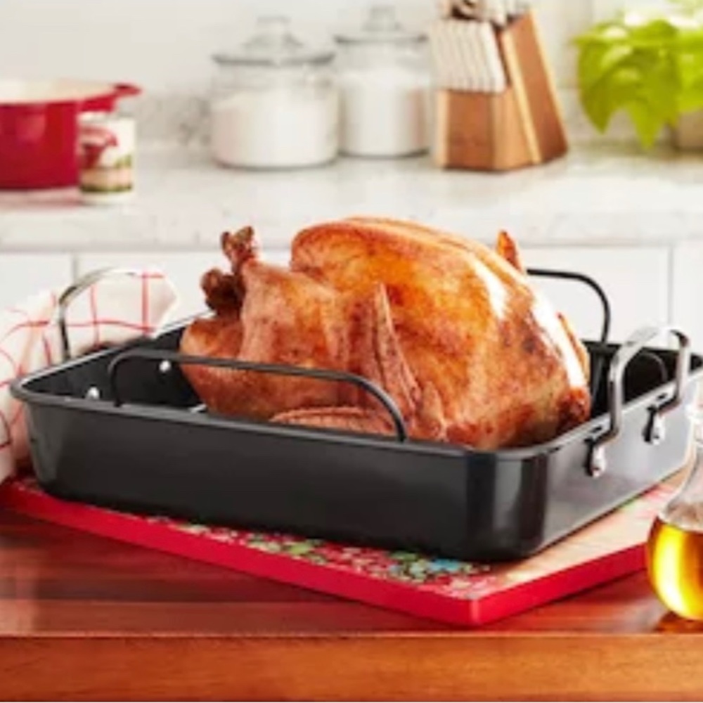 2022 🌺 New Pioneer Woman Large Roaster with Rack, Black